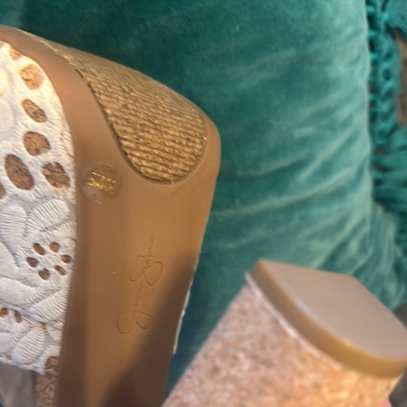 White/Cream Platform Sandals with Open-Toe Design and Intricate Cutout Pattern - Picture 6 of 9